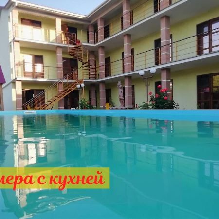 Solnechnaia Dacha Aparthotel Zatoka Bagian luar foto