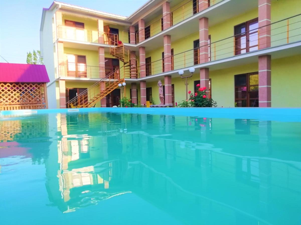 Solnechnaia Dacha Aparthotel Zatoka Bagian luar foto
