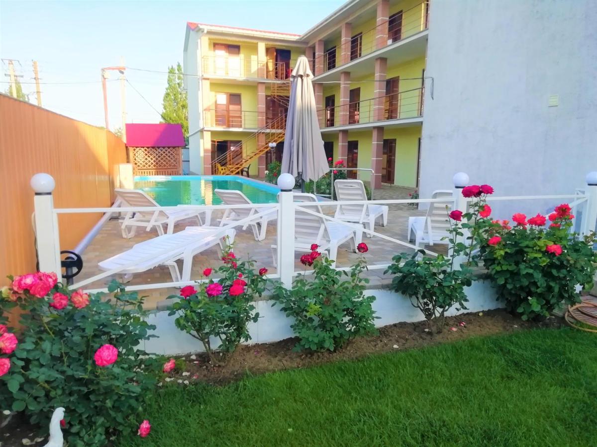 Solnechnaia Dacha Aparthotel Zatoka Bagian luar foto