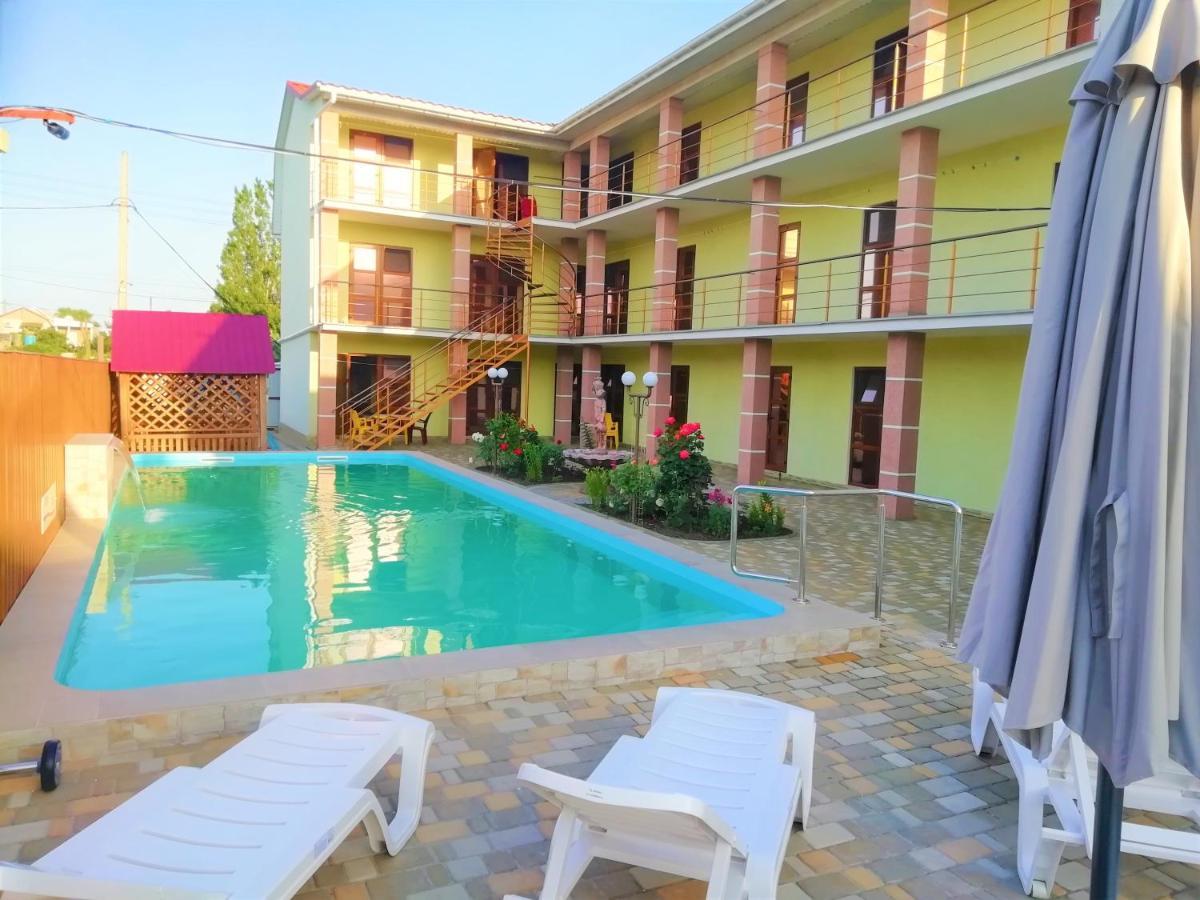 Solnechnaia Dacha Aparthotel Zatoka Bagian luar foto