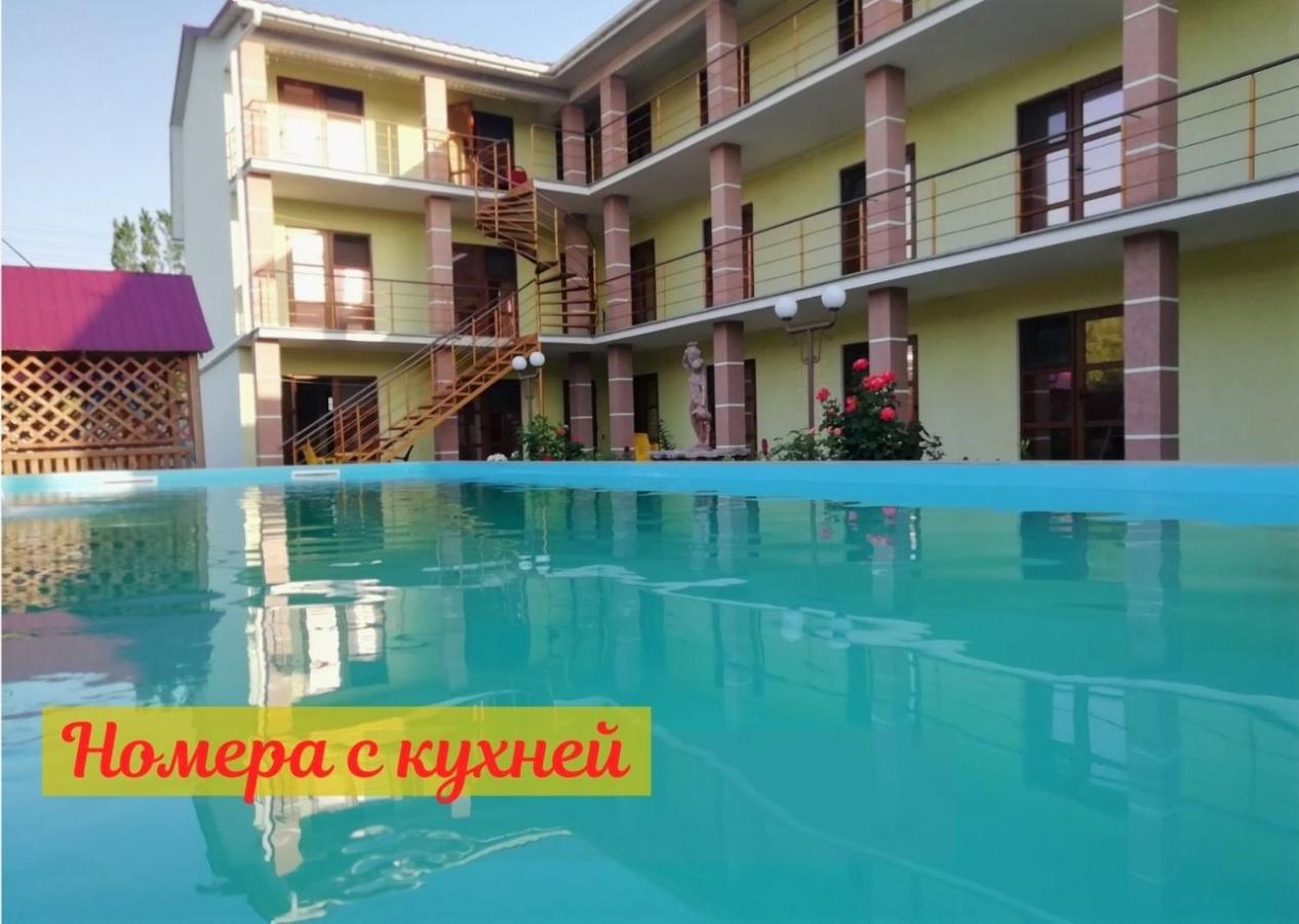 Solnechnaia Dacha Aparthotel Zatoka Bagian luar foto