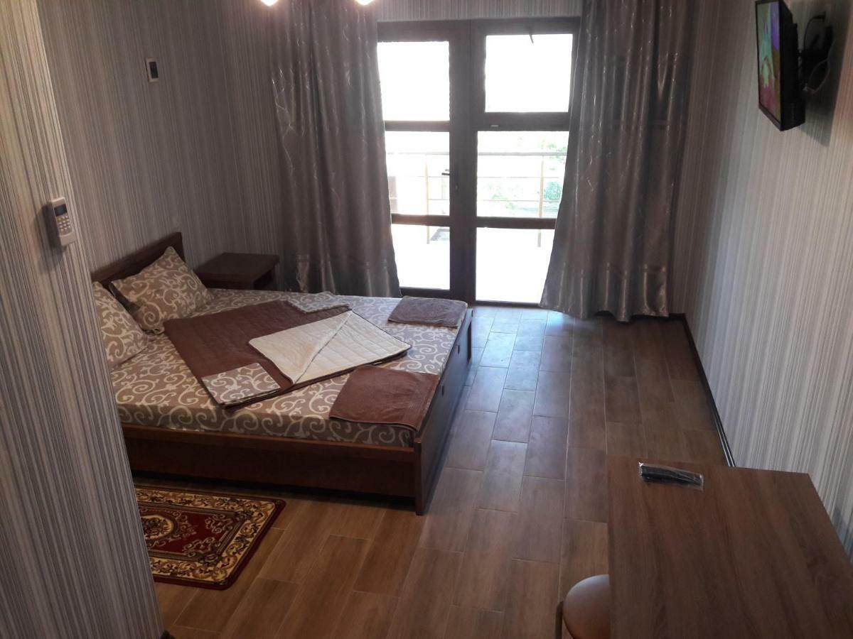 Solnechnaia Dacha Aparthotel Zatoka Bagian luar foto