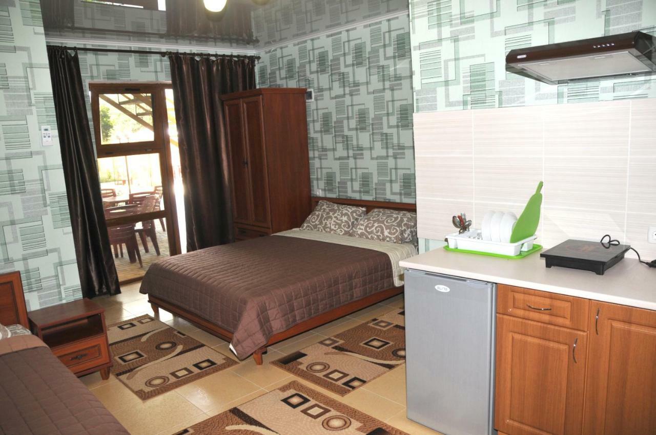 Solnechnaia Dacha Aparthotel Zatoka Bagian luar foto